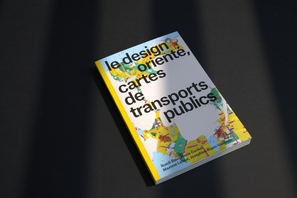 Photographie du livre Le design orienté, cartes de transports publics